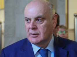 Абхазия: глава региона Бжания ушел в отставку на фоне протестов
