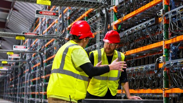 Искусственный интеллект – в каждый телефон. Чего ждать от технологий 2025 года