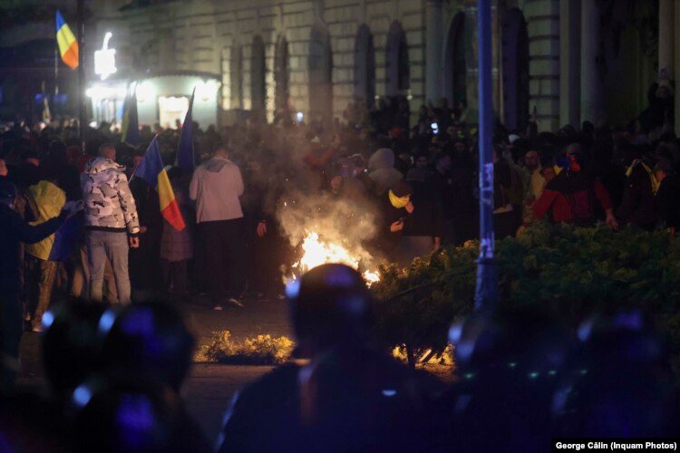 В Бухаресте проходит акция протеста из-за отказа Джоржеску в регистрации на президентские выборы (фото)