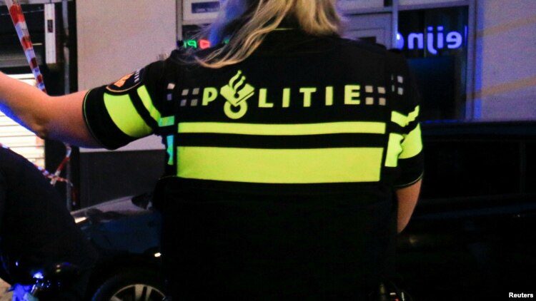 Амстердам: мужчина напал на прохожих с ножом, пять человек ранены Амстердам: мужчина напал на прохожих с ножом, пять человек ранены