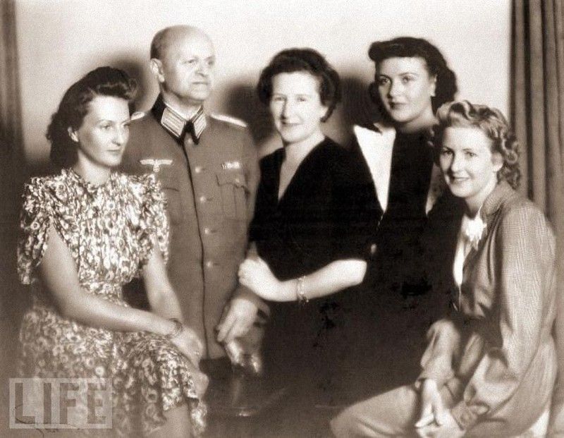 Редкие фотографии жены Адольфа Гитлера Евы Браун