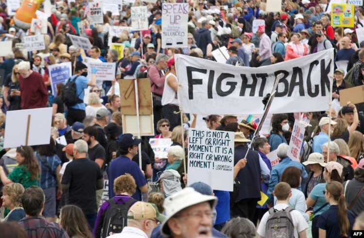 В США и странах Европы прошли протесты из-за политики Трампа (фото)