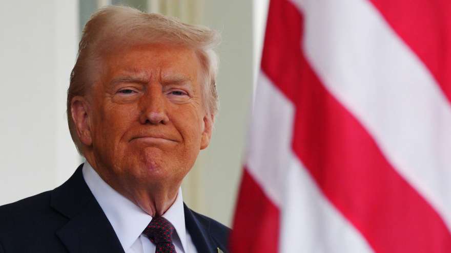 Трамп допустил исключения из базового 10% тарифа Трамп допустил исключения из базового 10% тарифа