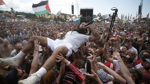 Скандал на музыкальном фестивале Glastobury-2015. Какова его сущность