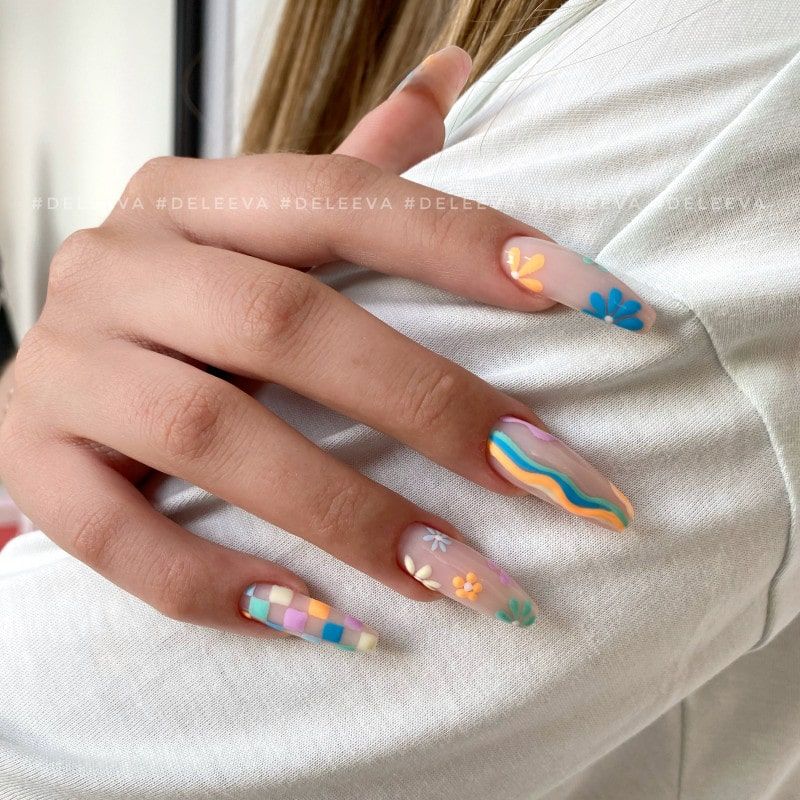 Bright colours and summer motifs: ideas of stylish summer manicure