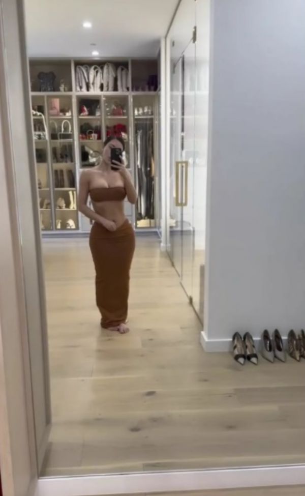 Kim Kardashian showed off her $60 million dollar washroom (photo)