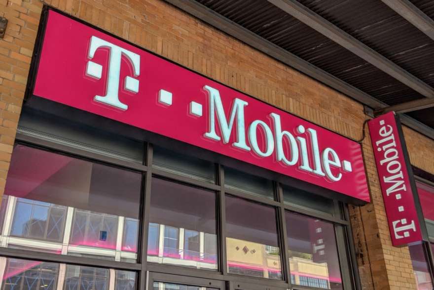 SoftBank продала акций T-Mobile на ,8 млрд