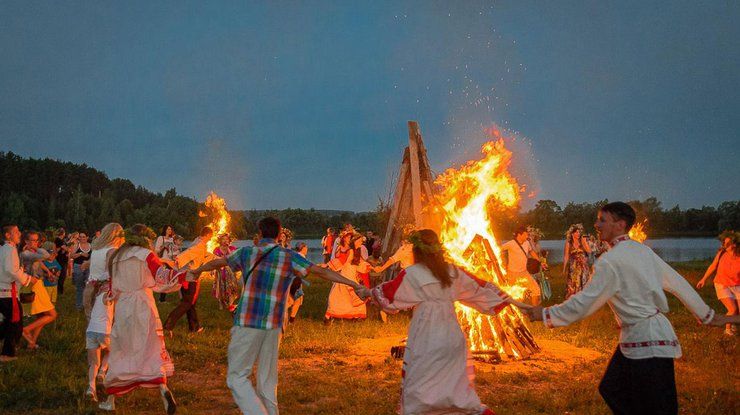 Fortune-telling on Ivan Kupala 2025 for girls: interesting ways to know the fate