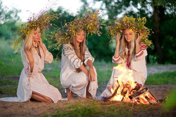 Fortune-telling on Ivan Kupala 2025 for girls: interesting ways to know the fate