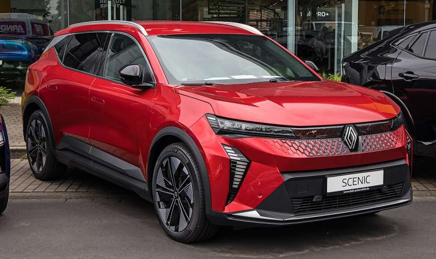 Renault обвалился на 17% после снижения прогноза рентабельности