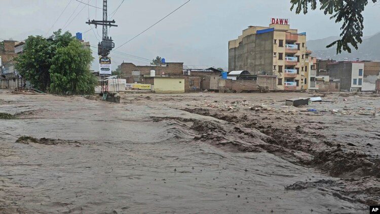 Более 160 человек погибли в результате наводнения в Пакистане