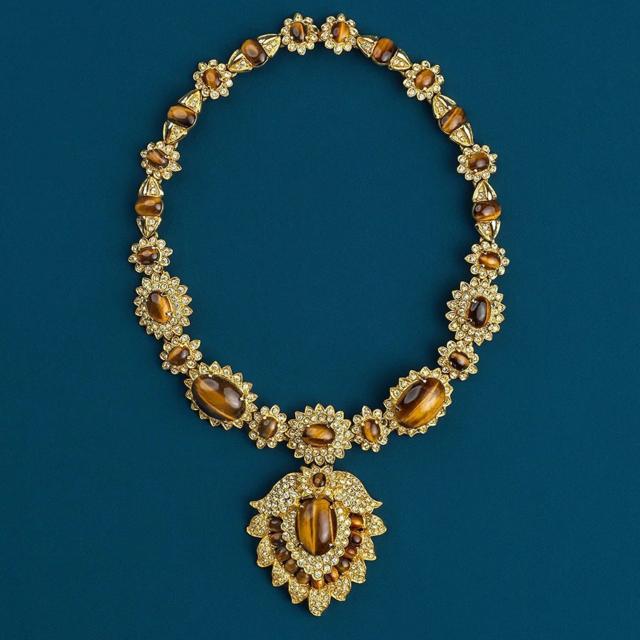 Icons in fakes: the mystery of jewellery that conquered Hollywood