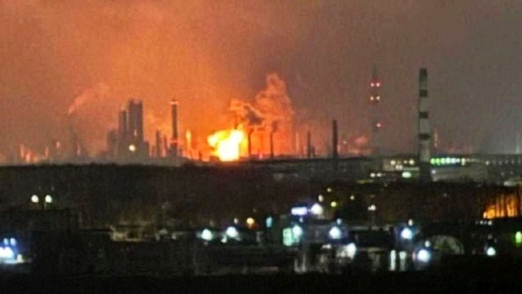 Reuters: Астраханский газоперерабатывающий завод остановил работу после атаки дронов