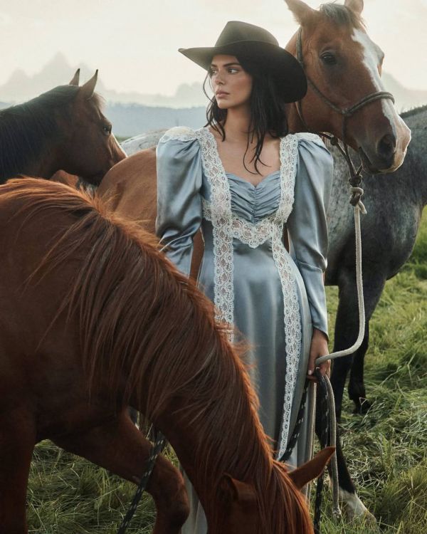 Vogue посвятил новый номер дружбе Джиджи Хадид и Кендалл Дженнер (фото)
