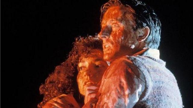 «Тонны крови и безумного юмора». Легендарный ужас, который переписал правила жестокости