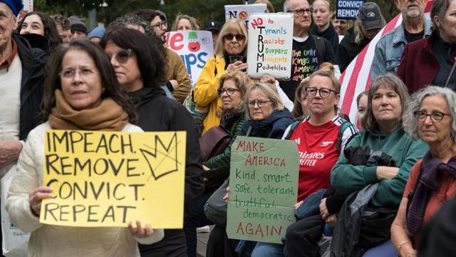 «Нет королям»: сотни тысяч американцев вышли на протест против Трампа