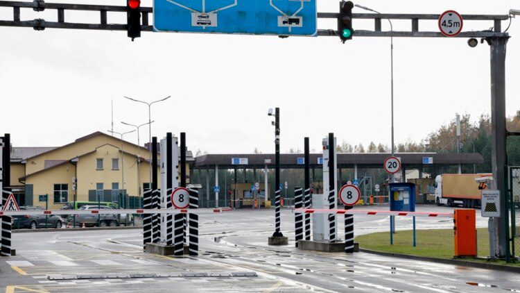 Лукашенко пригрозил конфисковать литовские грузовики и анонсировал переговоры с США