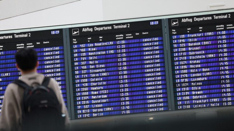 СМИ: в аэропорту Брюсселя были приостановлены рейсы из-за дронов