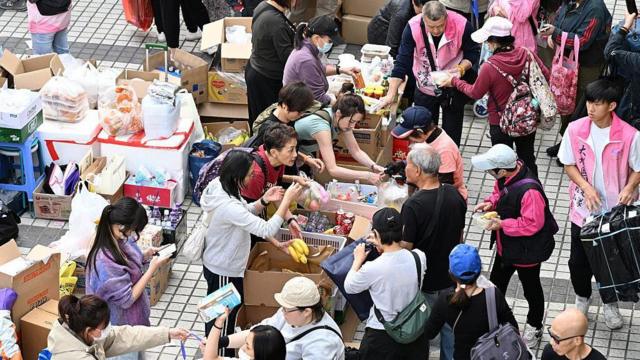 Смертельный пожар в Гонконге: почему так много небоскребов сгорело так быстро и погибло так много людей