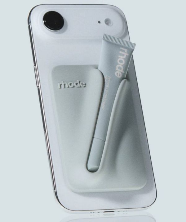 Хейли Бибер представила ограниченные держатели для бальзамов Rhode (фото)