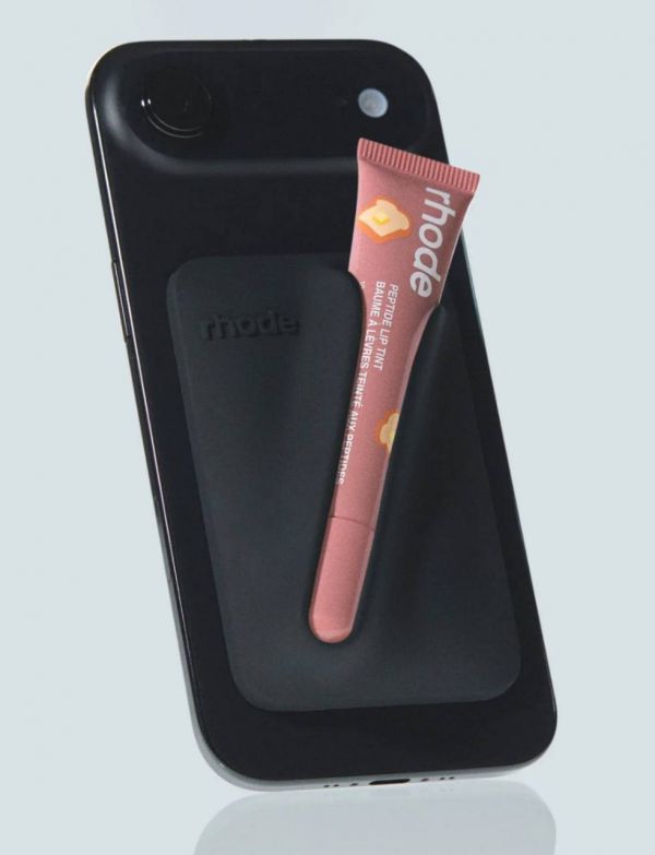 Хейли Бибер представила ограниченные держатели для бальзамов Rhode (фото)