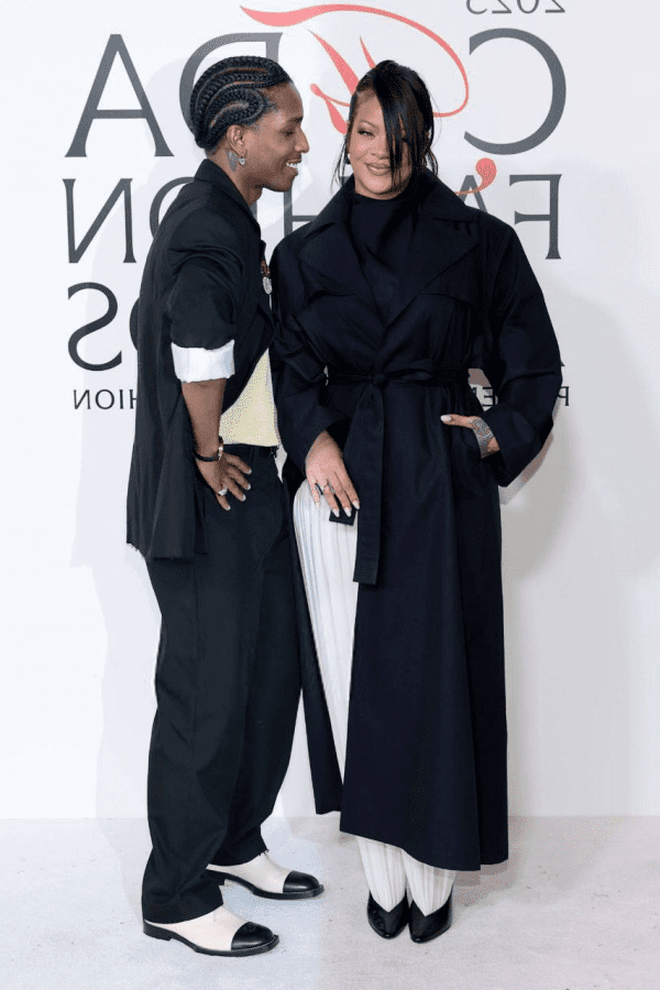 Рианна выходит на красную дорожку впервые с момента рождения третьего ребенка (фото)