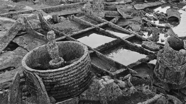 Жуткая тайна из прошлого: море выбросило сотни старинной обуви Жуткая тайна из прошлого: море выбросило сотни старинной обуви