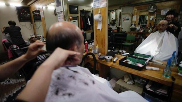 «Проблемы выживания»: президент, объявивший войну облысению