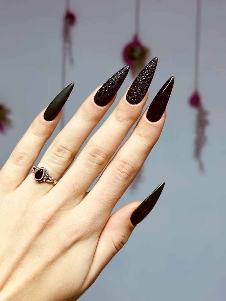 What's not fashionable this winter: The main antitrends of women's manicure 2025-2026 What's not fashionable this winter: The main antitrends of women's manicure 2025-2026