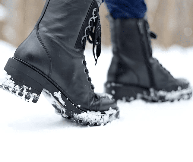 Полезные зимние советы: как отчистить обувь от соляных разводов
