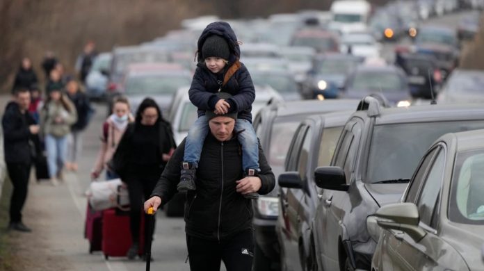Разрешение не нужно: богатая страна Европы кардинально меняет правила для беженцев из Украины