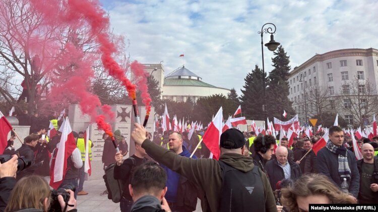 Перекрытые улицы, остановленный общественный транспорт – польские фермеры протестуют в Варшаве