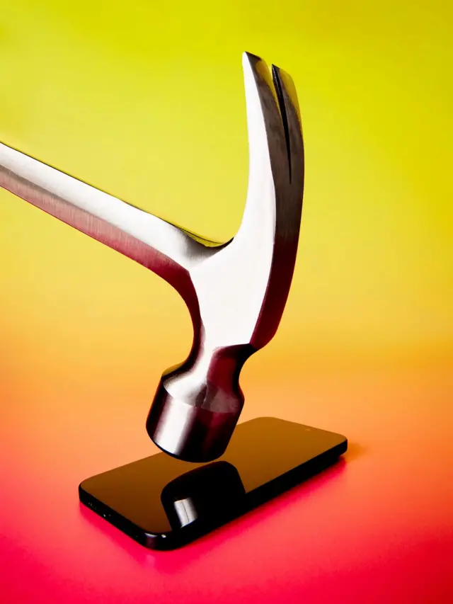 The new trend is a smartphone without a cover. We checked how dangerous it is