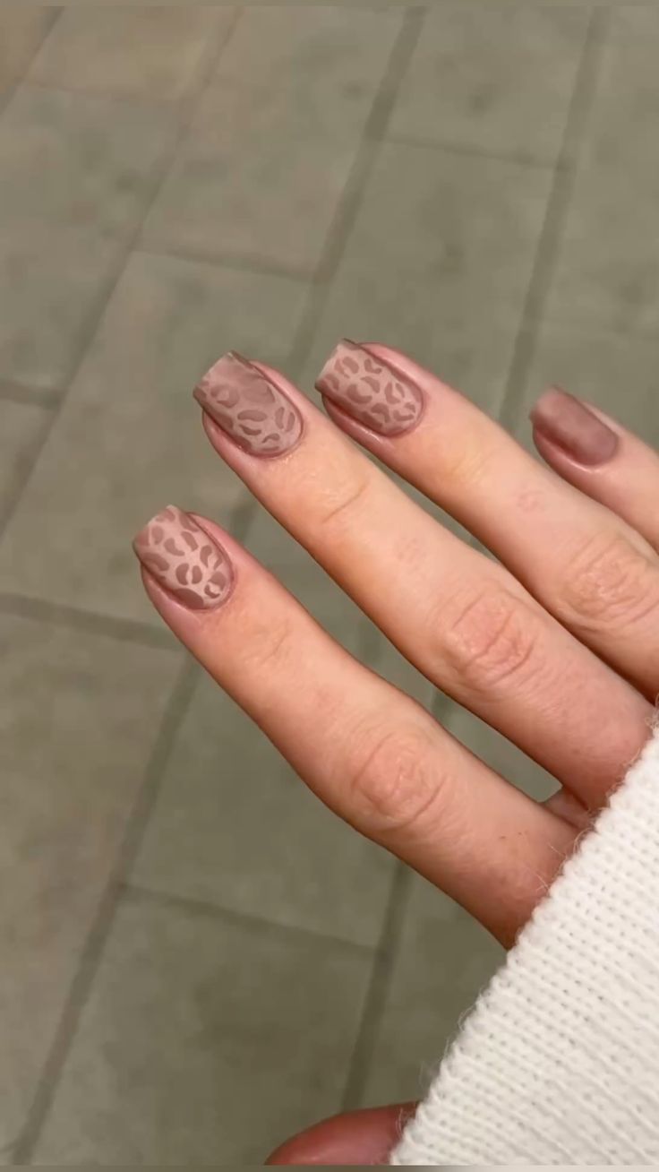 What manicure suits your zodiac sign: stylish and creative options